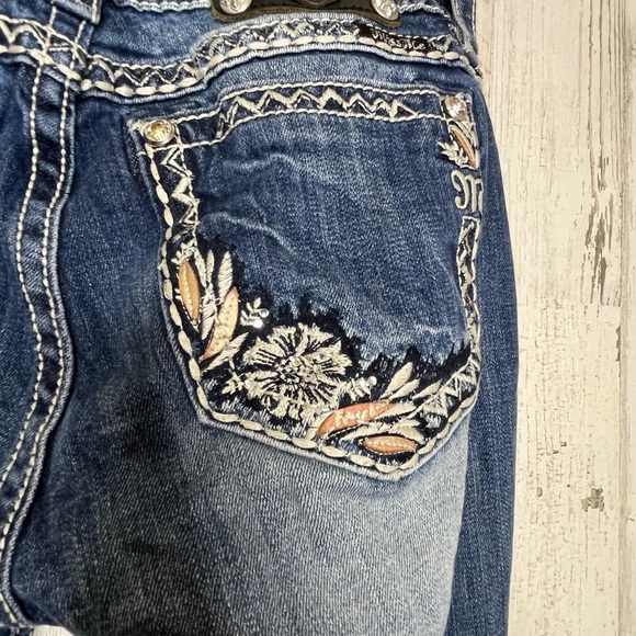 Miss Me Women's Signature Boot Floral Embroidred Jeans Blue White Size 30 - Picture 5 of 16